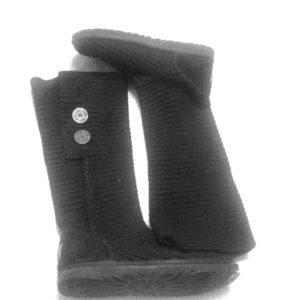 Size 9 Ugg black boots!